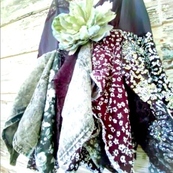 Black Silk White Lace Multi Layer Asymmetrical Floral Lace Cami Tank Top - Picture 4 of 8